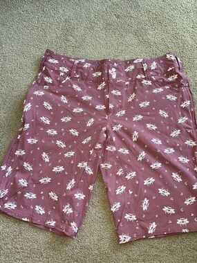 Wild rye bumble bee print shorts